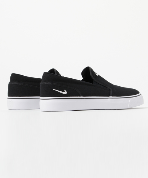 NIKE（ナイキ）の「NIKE/トキスリップ（スリッポン・メンズ・ホワイト/ブラック・27.5/28.5/26.5）」の5枚目の写真