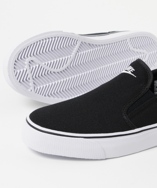 NIKE（ナイキ）の「NIKE/トキスリップ（スリッポン・メンズ・ホワイト/ブラック・27.5/28.5/26.5）」の7枚目の写真