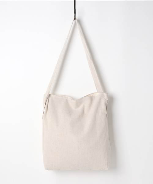 Fun & Daily（ファンアンドデイリー）の「F&D : コットンリネン・ナチュラルショルダー（ショルダーバッグ・レディース・ブラック/ホワイト・FREE）」の2枚目の写真
