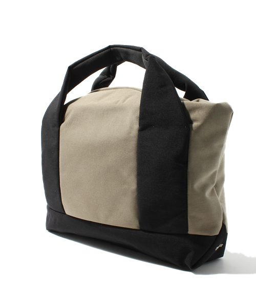 CAMPER（カンペール）の「MAIOL NYLON トートM（トートバッグ・レディース・ベージュ系その他・FREE）」の2枚目の写真