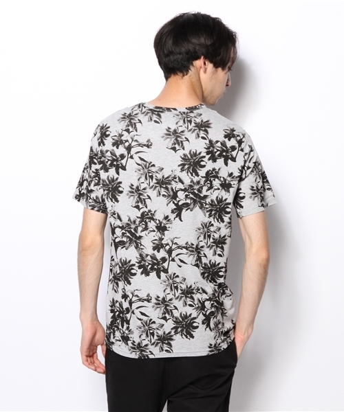 HAMNETT（ハムネット）の「【HAMNETT】 シックフラワー / Tシャツ（Tシャツ/カットソー・メンズ・ホワイト/グレー・L/M/AL）」の5枚目の写真