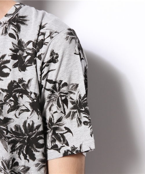 HAMNETT（ハムネット）の「【HAMNETT】 シックフラワー / Tシャツ（Tシャツ/カットソー・メンズ・ホワイト/グレー・L/M/AL）」の7枚目の写真