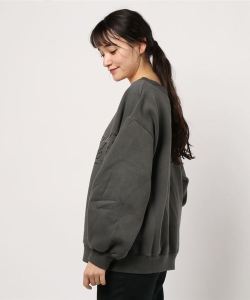 ENVYM(アンビー)の「レタリングルーズPO(スウェット・レディース・グレー/ピンク/ベージュ/パープル・FREE)」の5枚目の写真