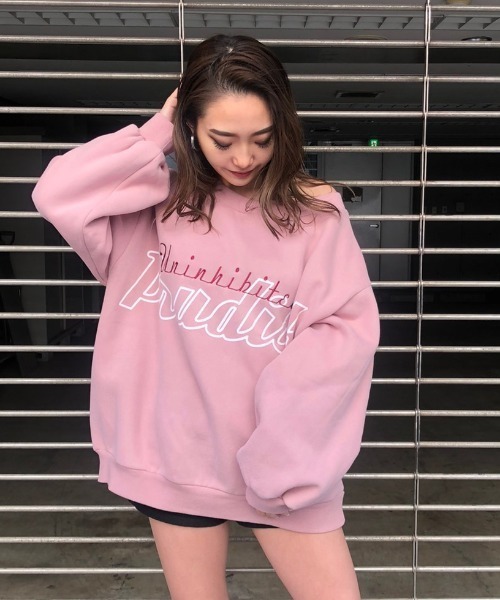 ENVYM(アンビー)の「レタリングルーズPO(スウェット・レディース・グレー/ピンク/ベージュ/パープル・FREE)」の4枚目の写真