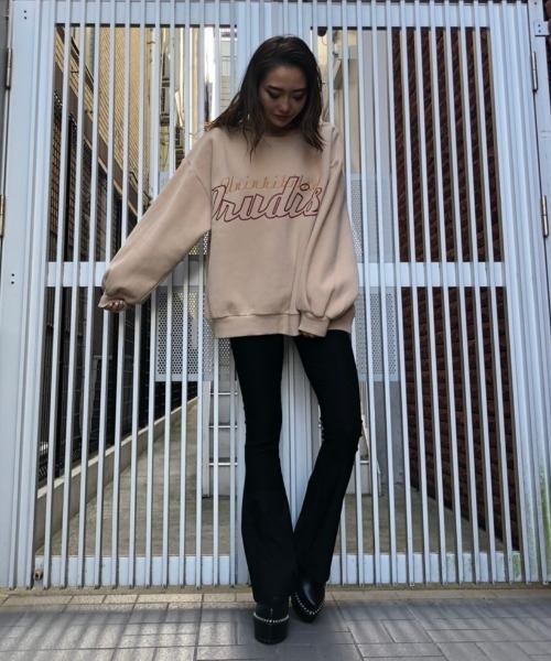 ENVYM(アンビー)の「レタリングルーズPO(スウェット・レディース・グレー/ピンク/ベージュ/パープル・FREE)」の11枚目の写真