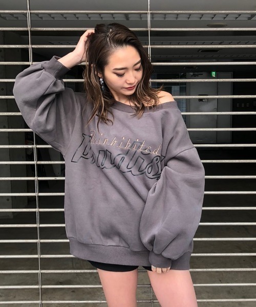 ENVYM(アンビー)の「レタリングルーズPO(スウェット・レディース・グレー/ピンク/ベージュ/パープル・FREE)」の12枚目の写真