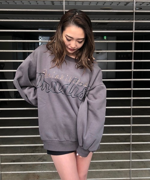 ENVYM(アンビー)の「レタリングルーズPO(スウェット・レディース・グレー/ピンク/ベージュ/パープル・FREE)」の13枚目の写真