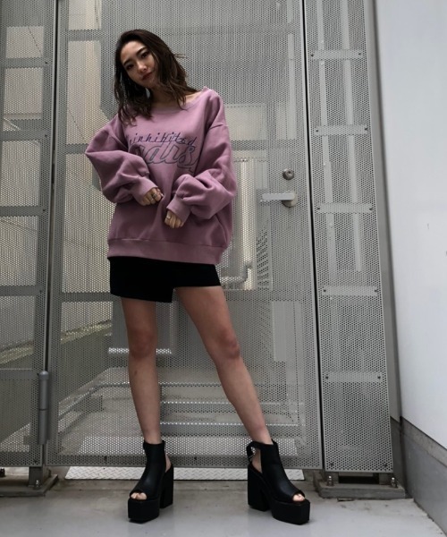 ENVYM(アンビー)の「レタリングルーズPO(スウェット・レディース・グレー/ピンク/ベージュ/パープル・FREE)」の16枚目の写真