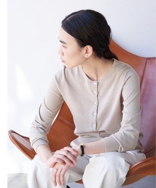 AMERICAN HOLIC（アメリカンホリック）の「クルーネックフロントボタンカーディガン　＊〇（カーディガン/ボレロ・レディース・ブラック/ベージュ/ネイビー/ピンク/イエロー/グリーン/アイボリー/その他7・M/L）」の3枚目の写真