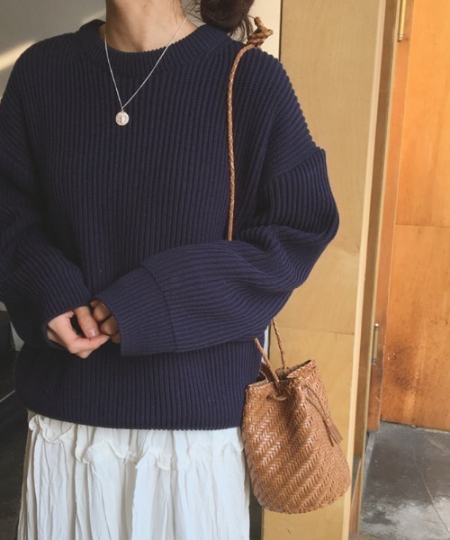 ABITOKYO（アビトーキョー）の「クルーネック　リブニットプルオーバー（ニット/セーター・レディース・ベージュ/パープル/ネイビー/ブラウン/レッド/ピンク/イエロー/ブルー/ライトグリーン/ライトピンク・FREE）」の4枚目の写真