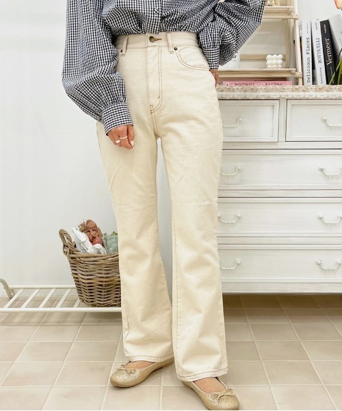 apres jour（アプレジュール）の「フレアデニムパンツ【ZOZOTOWN限定アイテム】【1AP】（デニムパンツ・レディース・オフホワイト/ライトブルー/ピンク/ダークブルー・SMALL/MEDIUM/X-LARGE/LARGE）」の2枚目の写真