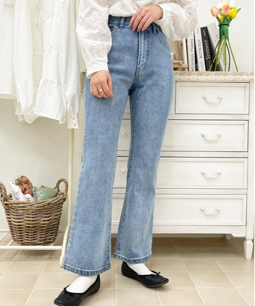 apres jour（アプレジュール）の「フレアデニムパンツ【ZOZOTOWN限定アイテム】【1AP】（デニムパンツ・レディース・オフホワイト/ライトブルー/ピンク/ダークブルー・SMALL/MEDIUM/X-LARGE/LARGE）」の12枚目の写真