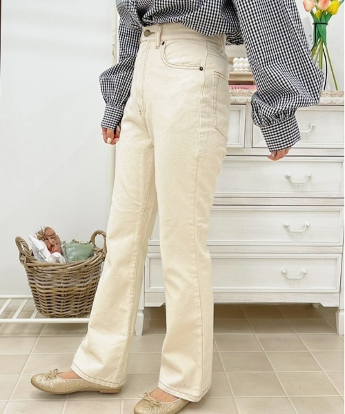 apres jour（アプレジュール）の「フレアデニムパンツ【ZOZOTOWN限定アイテム】【1AP】（デニムパンツ・レディース・オフホワイト/ライトブルー/ピンク/ダークブルー・SMALL/MEDIUM/X-LARGE/LARGE）」の7枚目の写真