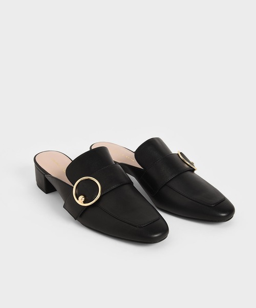CHARLES & KEITH(チャールズ & キース)の「リングエンベリッシュド ローファーミュール / Ring Embellished Loafer Mules(ローファー・レディース・ブラック/オフホワイト・22.5cm/23cm/23.5cm/24.5cm/25cm/22cm/25.5cm)」の11枚目の写真