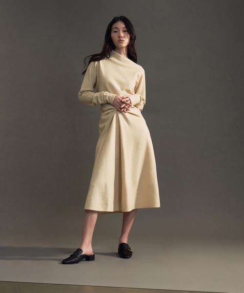 CHARLES & KEITH(チャールズ & キース)の「リングエンベリッシュド ローファーミュール / Ring Embellished Loafer Mules(ローファー・レディース・ブラック/オフホワイト・22.5cm/23cm/23.5cm/24.5cm/25cm/22cm/25.5cm)」の14枚目の写真