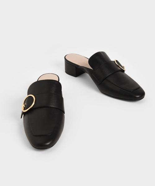 CHARLES & KEITH(チャールズ & キース)の「リングエンベリッシュド ローファーミュール / Ring Embellished Loafer Mules(ローファー・レディース・ブラック/オフホワイト・22.5cm/23cm/23.5cm/24.5cm/25cm/22cm/25.5cm)」の15枚目の写真
