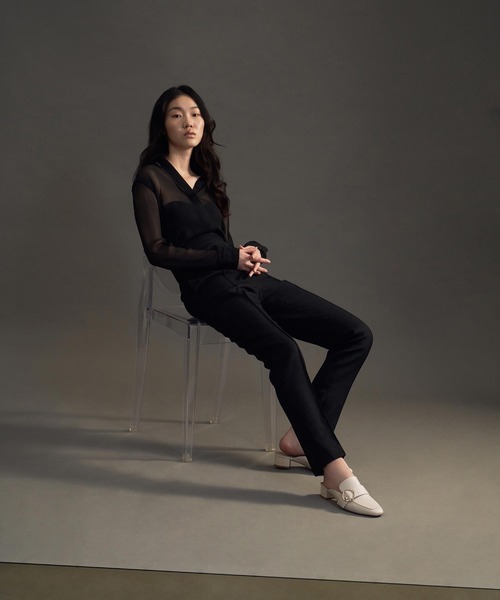 CHARLES & KEITH(チャールズ & キース)の「リングエンベリッシュド ローファーミュール / Ring Embellished Loafer Mules(ローファー・レディース・ブラック/オフホワイト・22.5cm/23cm/23.5cm/24.5cm/25cm/22cm/25.5cm)」の7枚目の写真