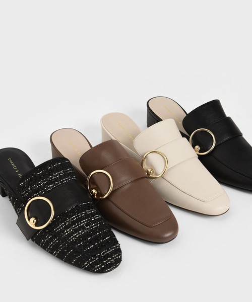CHARLES & KEITH(チャールズ & キース)の「リングエンベリッシュド ローファーミュール / Ring Embellished Loafer Mules(ローファー・レディース・ブラック/オフホワイト・22.5cm/23cm/23.5cm/24.5cm/25cm/22cm/25.5cm)」の8枚目の写真