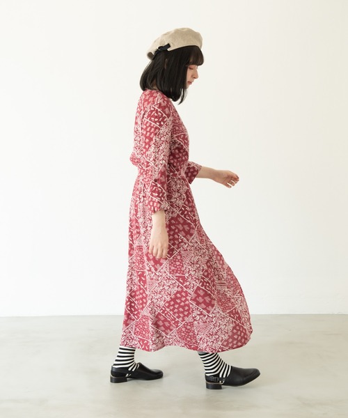 MERLOT（メルロー）の「バンダナプリントカシュクールワンピース（ワンピース・レディース・ブラック/レッド・FREE）」の17枚目の写真