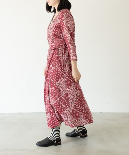 MERLOT（メルロー）の「バンダナプリントカシュクールワンピース（ワンピース・レディース・ブラック/レッド・FREE）」の6枚目の写真