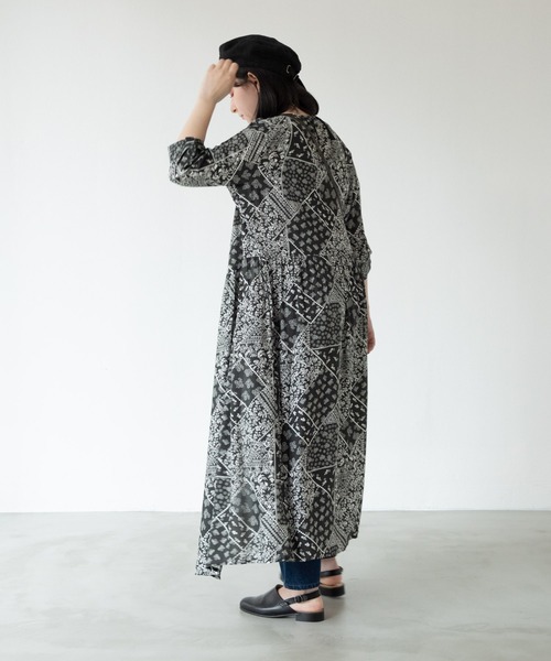 MERLOT（メルロー）の「バンダナプリントカシュクールワンピース（ワンピース・レディース・ブラック/レッド・FREE）」の13枚目の写真