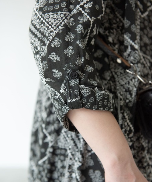 MERLOT（メルロー）の「バンダナプリントカシュクールワンピース（ワンピース・レディース・ブラック/レッド・FREE）」の19枚目の写真