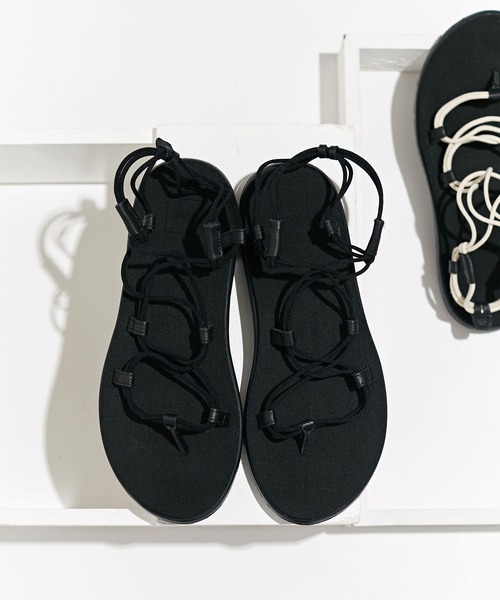 Teva（テバ）の「Teva/VOYA INFINITYボヤインフィニティ コードストラップサンダル（サンダル・レディース・ホワイト/ブラック・24/25/23/22）」の2枚目の写真