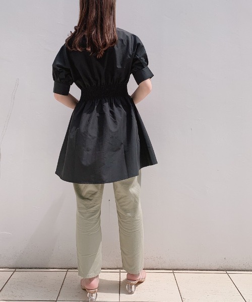 VANNIE U（ヴァニーユー）の「ハーフウエストギャザーミニシャツブラウス（シャツ/ブラウス・レディース・ホワイト/ブラック・FREE）」の5枚目の写真