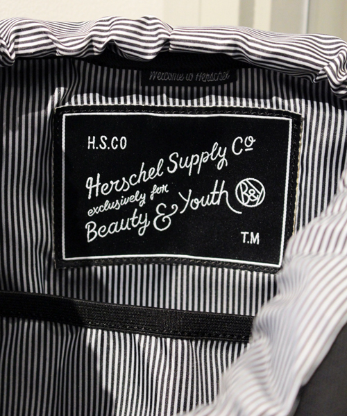 BEAUTY&YOUTH UNITED ARROWS（ビューティーアンドユースユナイテッドアローズ）の「BYBC Herschel Supply別注 POST バックパック（バックパック/リュック・レディース・ブラック/ホワイト・フリー）」の7枚目の写真