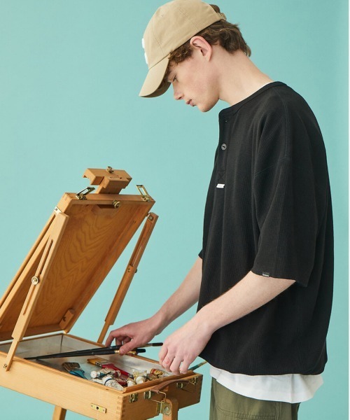 COVERNAT（カバーナット）の「【COVERNAT】HENRY NECK S/S TEE / カバーナット ヘンリーネック ワッフル Tシャツ（Tシャツ/カットソー・メンズ・ブラック/オレンジ/グリーン・SMALL/MEDIUM/LARGE）」の6枚目の写真