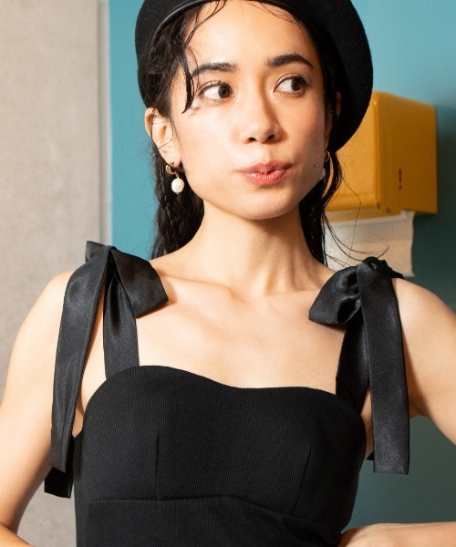 Chut！ INTIMATES（シュットインティメイツ）の「【ベイカー恵利沙コラボ】キャミソール (C347)（ルームウェア/パジャマ・レディース・ライトグレー/ブラック・M/L）」の2枚目の写真