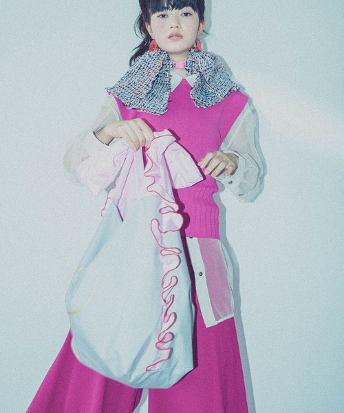 MONDEWORK（モンドワーク）の「FRILL TOTE/ リバーシブル フリルトート（トートバッグ・レディース・ブラック/オフホワイト/ブルー/グリーン/ピンク/グレー・ONE SIZE）」の6枚目の写真