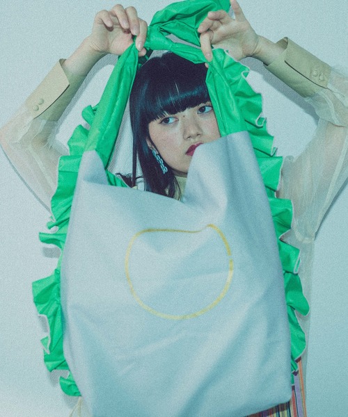 MONDEWORK（モンドワーク）の「FRILL TOTE/ リバーシブル フリルトート（トートバッグ・レディース・ブラック/オフホワイト/ブルー/グリーン/ピンク/グレー・ONE SIZE）」の5枚目の写真