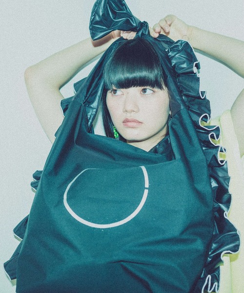 MONDEWORK（モンドワーク）の「FRILL TOTE/ リバーシブル フリルトート（トートバッグ・レディース・ブラック/オフホワイト/ブルー/グリーン/ピンク/グレー・ONE SIZE）」の12枚目の写真