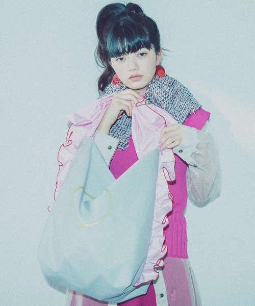 MONDEWORK（モンドワーク）の「FRILL TOTE/ リバーシブル フリルトート（トートバッグ・レディース・ブラック/オフホワイト/ブルー/グリーン/ピンク/グレー・ONE SIZE）」の7枚目の写真