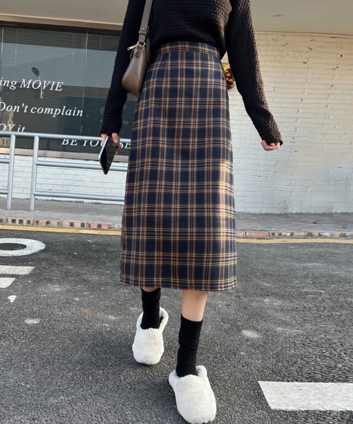 ABITOKYO(アビトーキョー)の「バックスリットチェックスカート(スカート・レディース・ブラック系その他/ブルー系その他・S/M/L)」の4枚目の写真