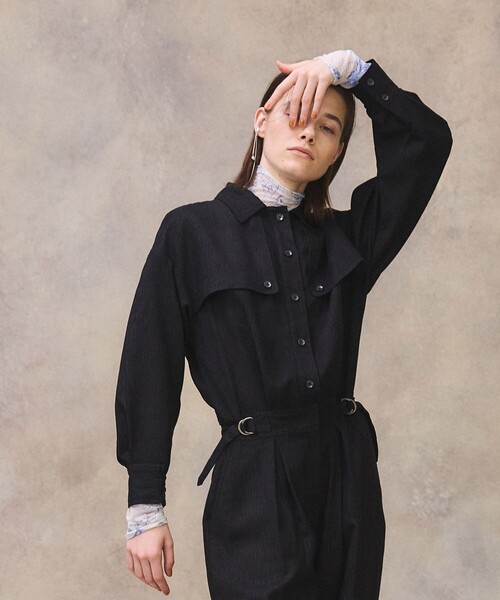 PUBLIC TOKYO（パブリックトウキョウ）の「エンボススエードジャンプスーツ /ウォッシャブル（つなぎ/オールインワン・レディース・ブラック・FREE）」の2枚目の写真