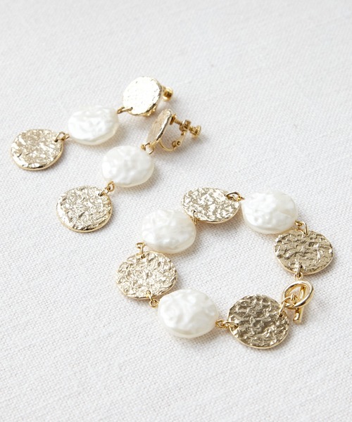 AIMER（エメ）の「ラウンドパーツイヤリング（イヤリング・レディース・ゴールド・FREE）」の6枚目の写真