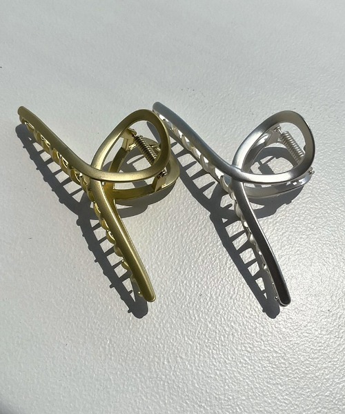 apres jour mignon（アプレジュールミニョン）の「【apresjour mignon×ARIAZ】メタル変形クリップ（バレッタ/ヘアクリップ・レディース・ゴールド/シルバー・ONESIZE）」の4枚目の写真