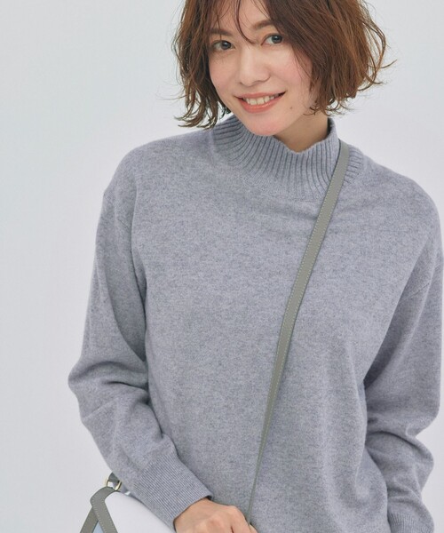 J.PRESS(ジェイプレス)の「【洗える】CASHMERE BLEND ハイネック ニット(ニット/セーター・レディース・ふじ色系/ライトグレー系/ワイン系/ベージュ系/ダルブルー系/アイボリー系/スモーキーグリーン系・T15/T13)」の1枚目の写真