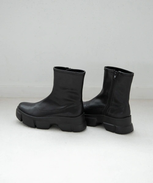 LOWRYS FARM（ローリーズファーム）の「スニーカーソールブーツ　254942（ブーツ・レディース・アイボリー/ブラック・MEDIUM/LARGE）」の2枚目の写真