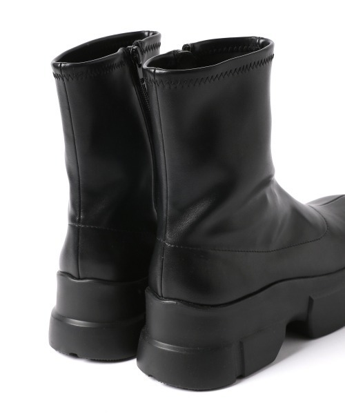 LOWRYS FARM（ローリーズファーム）の「スニーカーソールブーツ　254942（ブーツ・レディース・アイボリー/ブラック・MEDIUM/LARGE）」の5枚目の写真