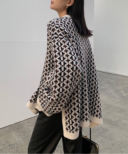 ＡＮＤＪ（アンドジェイ）の「【ANDJ MADE】ジャガード織サイドスリットクルーネック柄ニット（ニット/セーター・レディース・ブラック・M）」の2枚目の写真