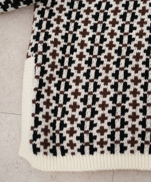 ＡＮＤＪ（アンドジェイ）の「【ANDJ MADE】ジャガード織サイドスリットクルーネック柄ニット（ニット/セーター・レディース・ブラック・M）」の6枚目の写真