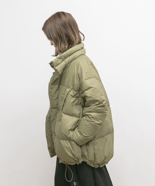 UR Lab.(アーバンリサーチラボ)の「ラウンドヘムダウンジャケット(ダウンジャケット/コート・レディース・オフホワイト/ブラック/カーキ・FREE)」の19枚目の写真
