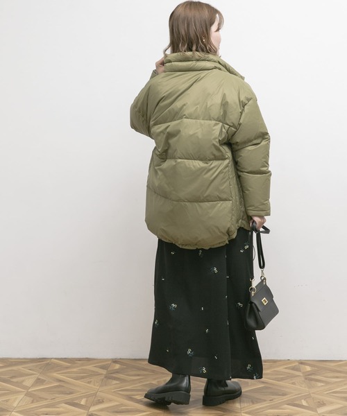 UR Lab.(アーバンリサーチラボ)の「ラウンドヘムダウンジャケット(ダウンジャケット/コート・レディース・オフホワイト/ブラック/カーキ・FREE)」の8枚目の写真