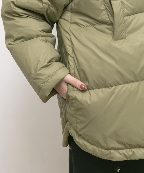 UR Lab.(アーバンリサーチラボ)の「ラウンドヘムダウンジャケット(ダウンジャケット/コート・レディース・オフホワイト/ブラック/カーキ・FREE)」の17枚目の写真