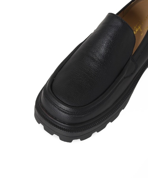 w closet(ダブルクローゼット)の「厚底ローファー(ローファー・レディース・ブラック/ブラウン・M/L)」の4枚目の写真