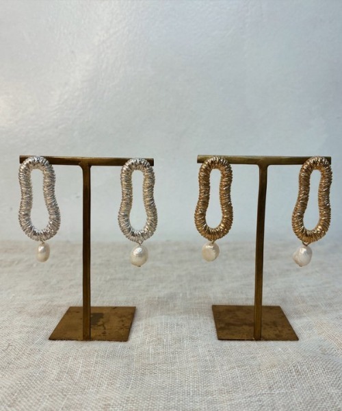 emouv by est(エモーヴバイエスト)の「emouv by est ヴィンテージゴールドパールピアス(ピアス(両耳用)・レディース・ゴールド/シルバー・FREE)」の6枚目の写真