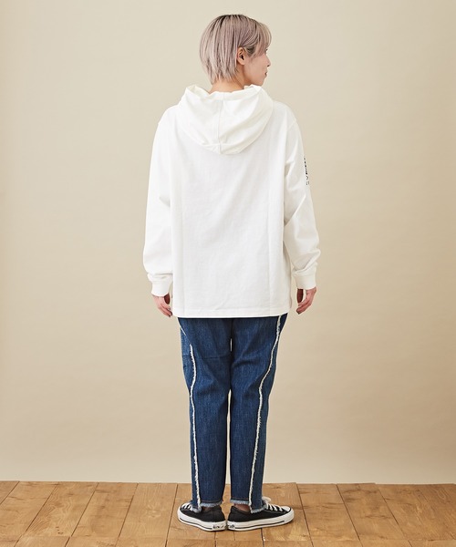 CUBE SUGAR（キューブシュガー）の「WOODSコラボ天竺アウトドアロゴプリントパーカー（パーカー・レディース・ホワイト/ブラック/ベージュ・M）」の4枚目の写真